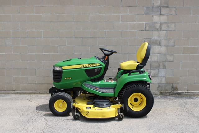 Image of John Deere X750 equipment image 4