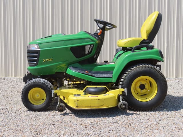 Image of John Deere X750 equipment image 2