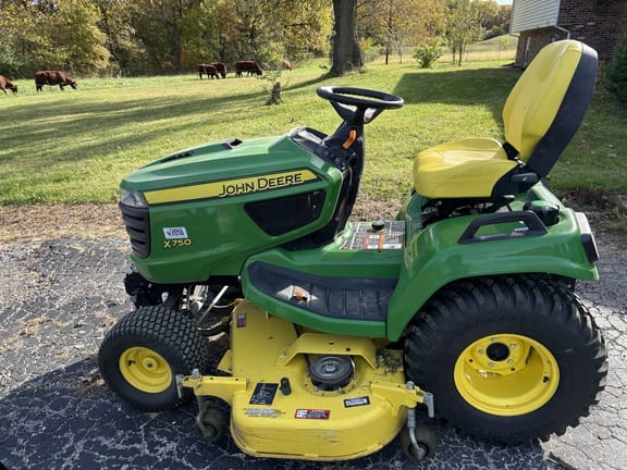 2017 John Deere X750 Equipment Image0