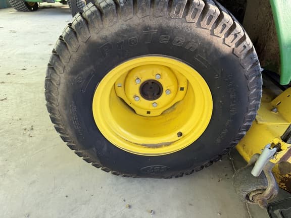 Image of John Deere X750 equipment image 4