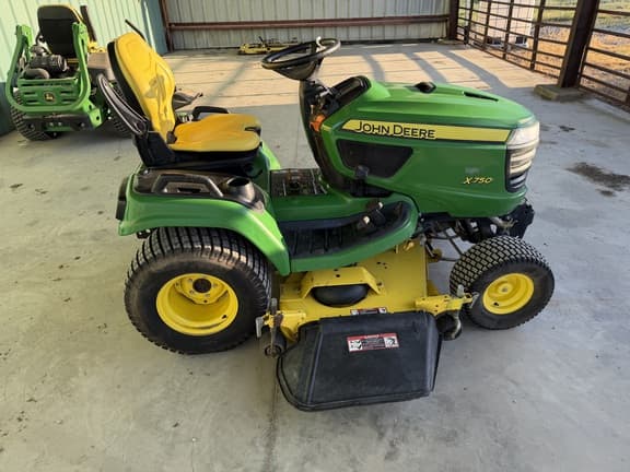 Image of John Deere X750 equipment image 3