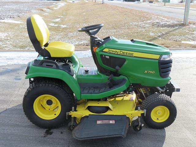 Image of John Deere X750 equipment image 3