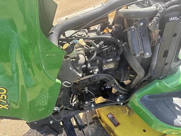 Image of John Deere X750 equipment image 1