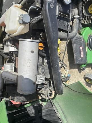 Image of John Deere X750 equipment image 2