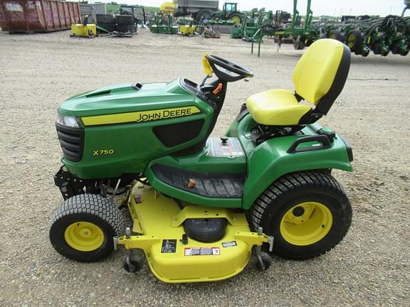 Image of John Deere X750 equipment image 4