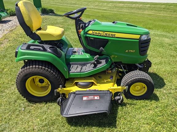 Image of John Deere X750 equipment image 2