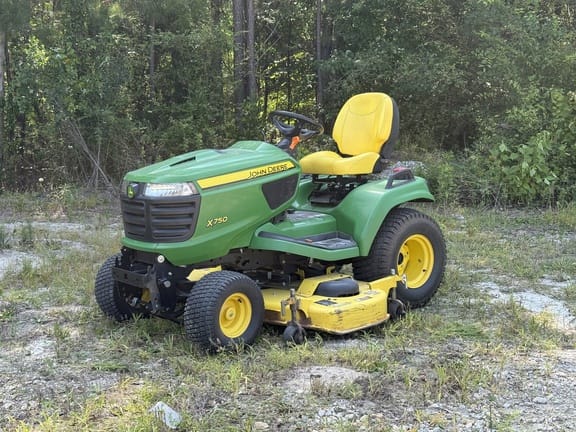 2017 John Deere X750 Equipment Image0