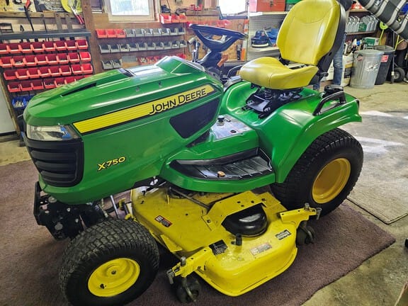 2017 John Deere X750 Equipment Image0