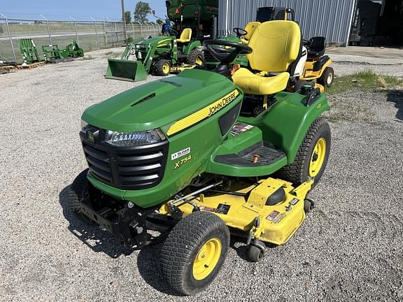 Image of John Deere X754 equipment image 3