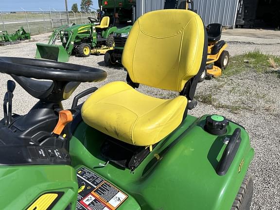 Image of John Deere X754 equipment image 1