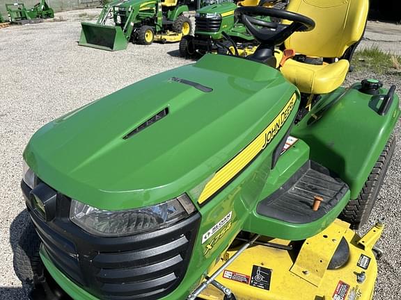 Image of John Deere X754 equipment image 4