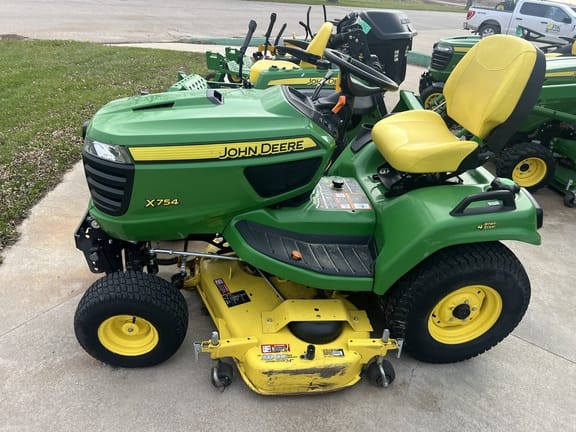 2017 John Deere X754 Equipment Image0