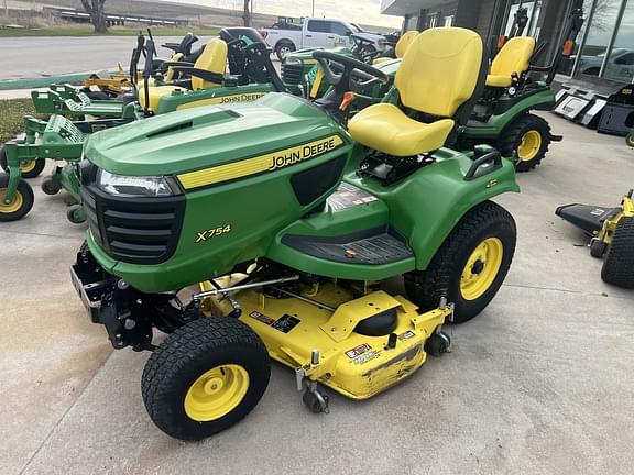 Image of John Deere X754 equipment image 1