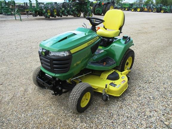 Image of John Deere X754 equipment image 4