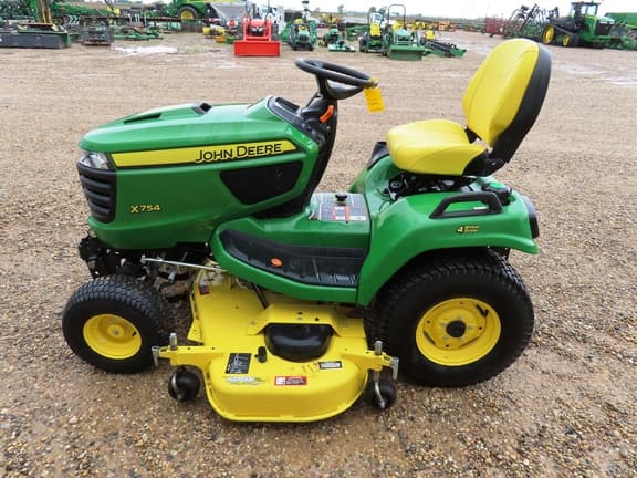 Image of John Deere X754 equipment image 4