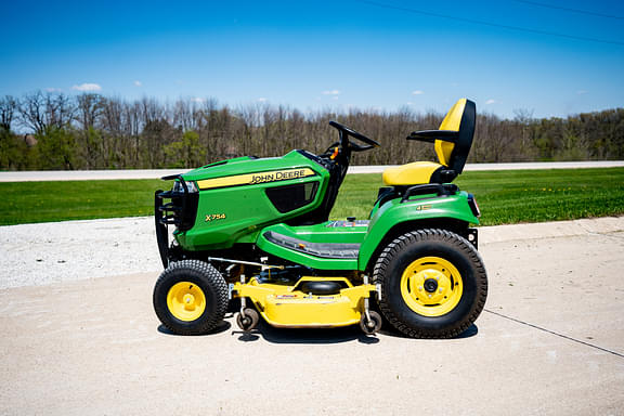 Image of John Deere X754 equipment image 4