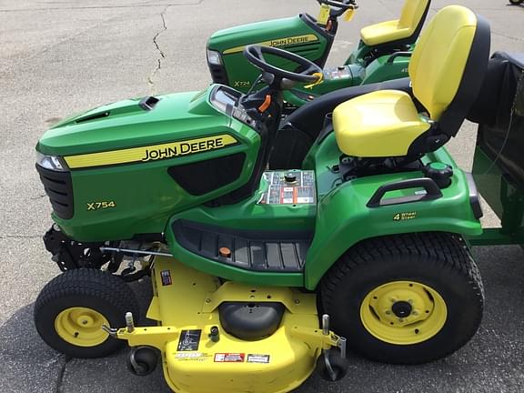 Image of John Deere X754 equipment image 3