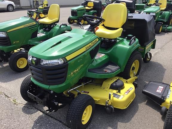 Image of John Deere X754 equipment image 1