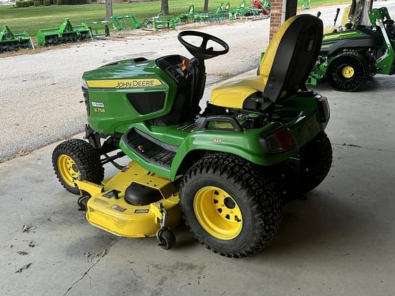 Image of John Deere X758 equipment image 3