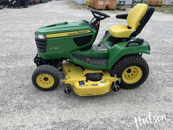 Image of John Deere X758 equipment image 3