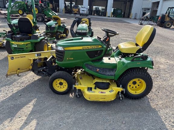 Image of John Deere X758 equipment image 1