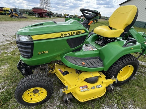 2017 John Deere X758 Equipment Image0