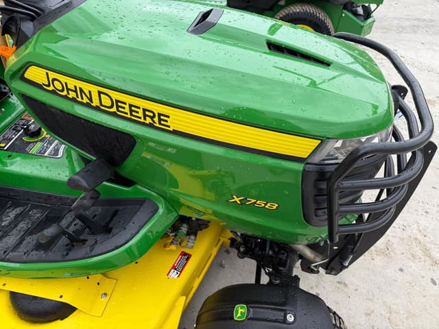 Image of John Deere X758 equipment image 3