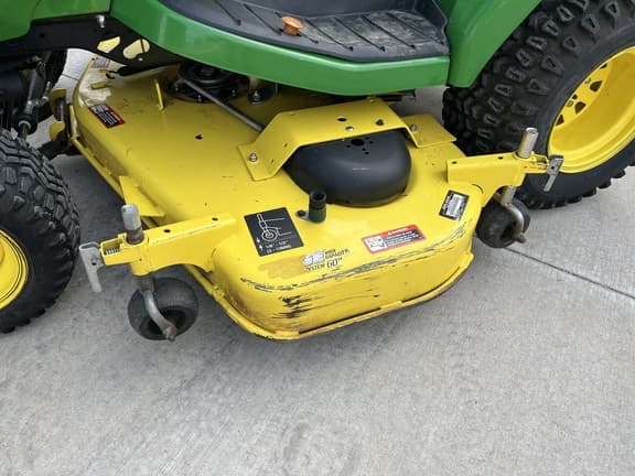 Image of John Deere X758 equipment image 2