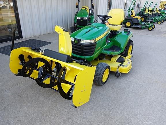 Image of John Deere X758 equipment image 3