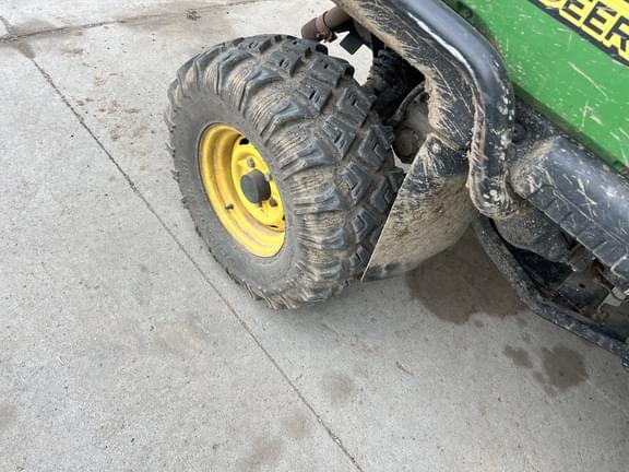 Image of John Deere Gator XUV 825i equipment image 4