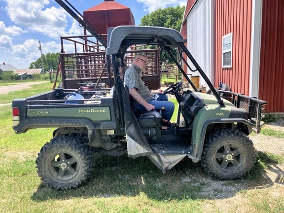 Main image John Deere Gator XUV 825i