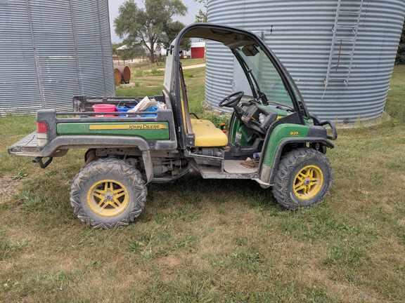 Image of John Deere Gator XUV 825i equipment image 1