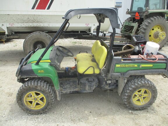 Main image John Deere Gator XUV 825i
