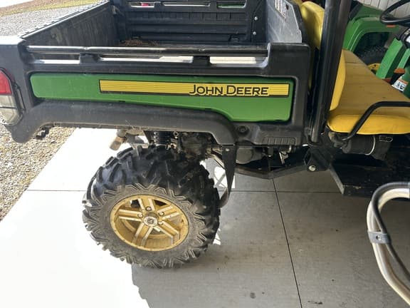 Image of John Deere Gator XUV 825i equipment image 1