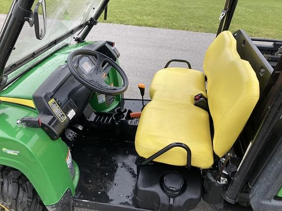 Image of John Deere Gator XUV 825i equipment image 1