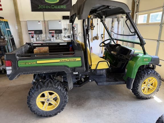 Image of John Deere XUV 825i equipment image 1