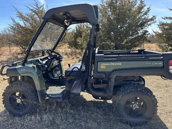 2017 John Deere Gator XUV 825i Equipment Image0