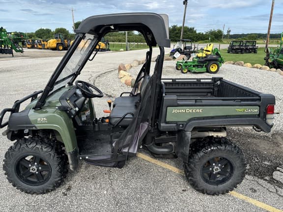 Image of John Deere Gator XUV 825i equipment image 1