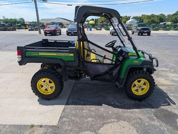 Image of John Deere Gator XUV 825i equipment image 1