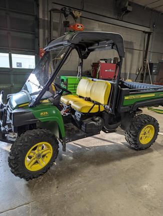 Main image John Deere Gator XUV 825i
