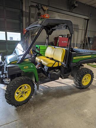 Main image John Deere Gator XUV 825i
