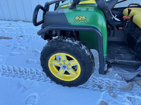 Image of John Deere Gator XUV 825i equipment image 1