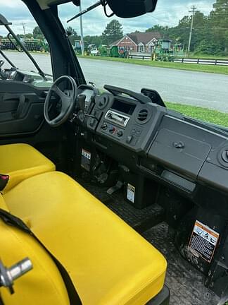 Image of John Deere XUV 835M equipment image 3