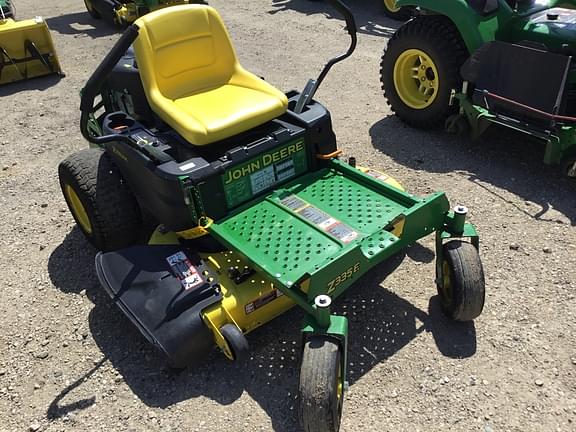 Image of John Deere Z335E equipment image 1