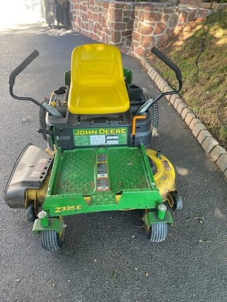 2017 John Deere Z335E Equipment Image0