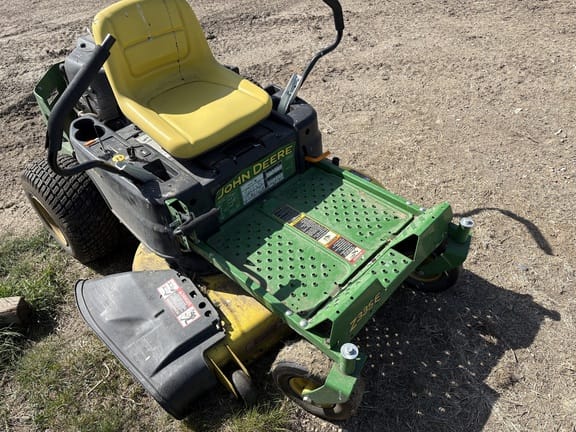 2017 John Deere Z335E Equipment Image0