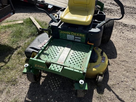 Image of John Deere Z335E equipment image 1