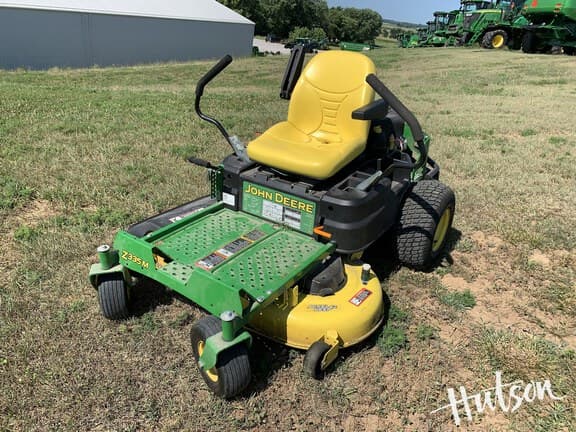 Image of John Deere Z335M equipment image 1