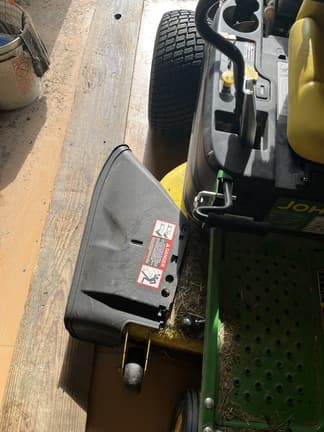 Image of John Deere Z335M equipment image 4