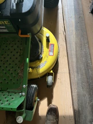 Image of John Deere Z335M equipment image 2